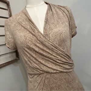 Ann Taylor Faux Wrap Top Paisley Pattern Neutral Color Tan Snug Fit Size Medium